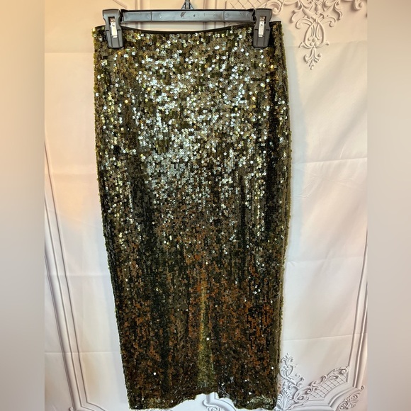 NWT ZARA 🎄Holiday SEQUIN MIDI SKIRT XS
🚨 FINAL PRICE NO OFFER ACCEPT - Picture 12 of 16